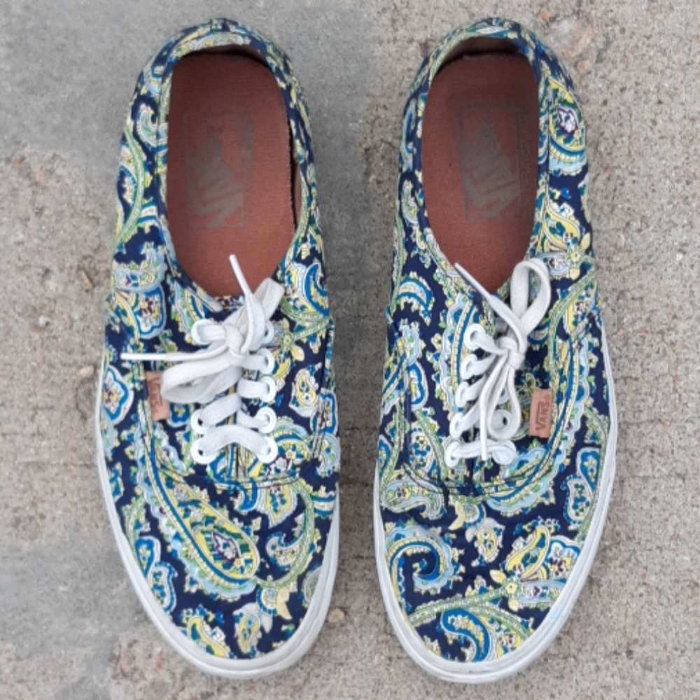 Vans low top lace up paisley print canvas sneakers